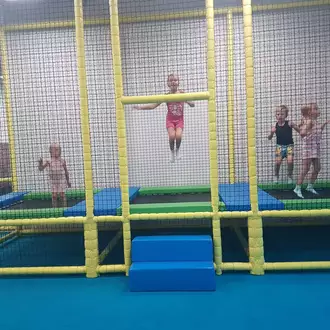 trampoliny dla dzieci, sala zabaw, atrakcje dla dzieci