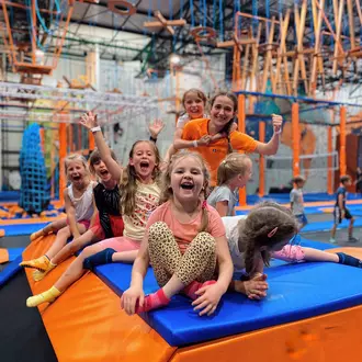 Stacja Grawitacja park trampolin Warszawa urodziny dla dzieci